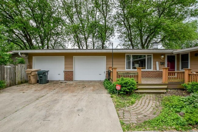 Building Photo - 6409-6411 Hammersley Rd Duplex