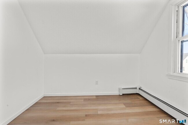 Building Photo - 26-28-28 Mc Lean St