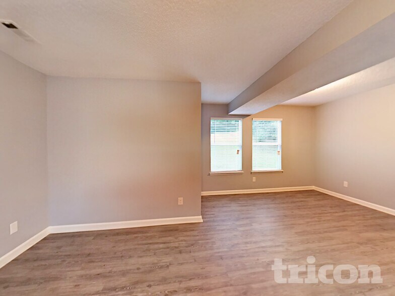 Building Photo - 2900 Silkstream Ln