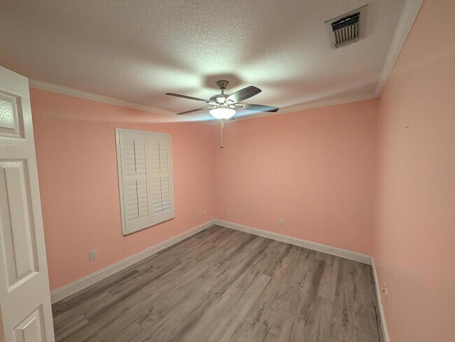 Building Photo - 625 Coconut Ave N