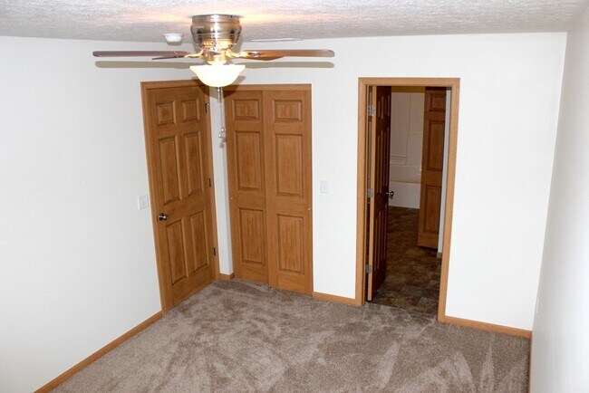 Building Photo - 2206 Shamrock Ln