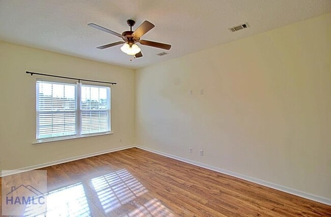 Building Photo - 452 Huntington Dr