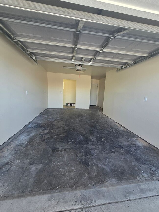 Building Photo - 2 Br 1 Ba available Now