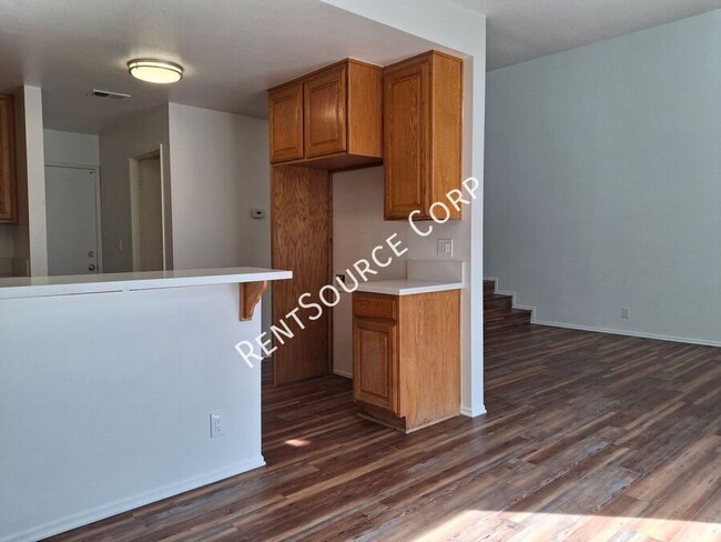 Building Photo - 2 Bedroom Townhome for Rent in the Saugus