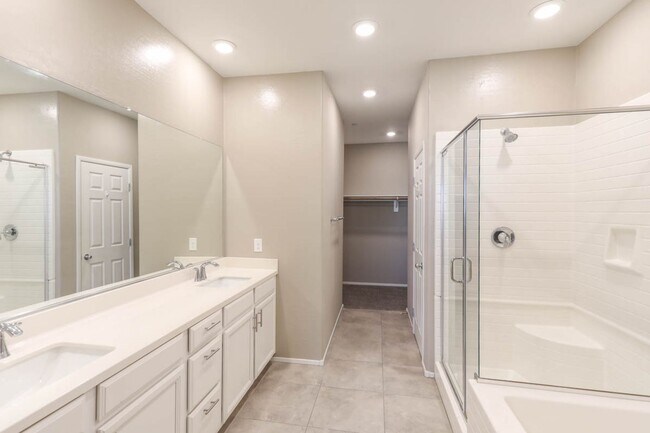 Building Photo - Beautiful Mountains Edge 3 Bedroom Townhome