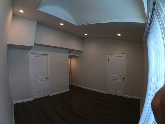 Building Photo - 6819 Baird Ave