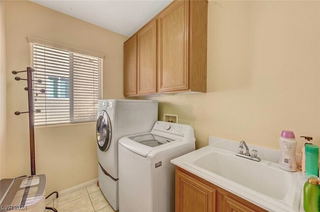 Building Photo - 2708 Langlade Ave