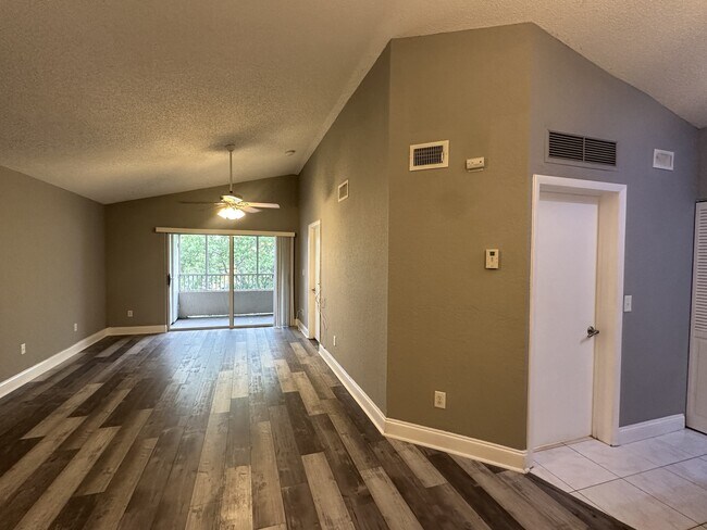 Building Photo - 2871 N Oakland Forest Dr