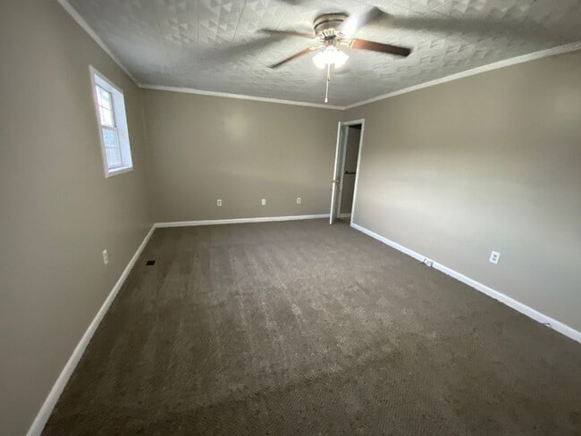Building Photo - Now accepting applications for a 2 bedroom...