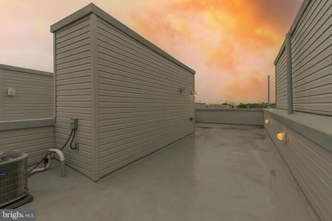 Building Photo - 139 W Huntingdon St