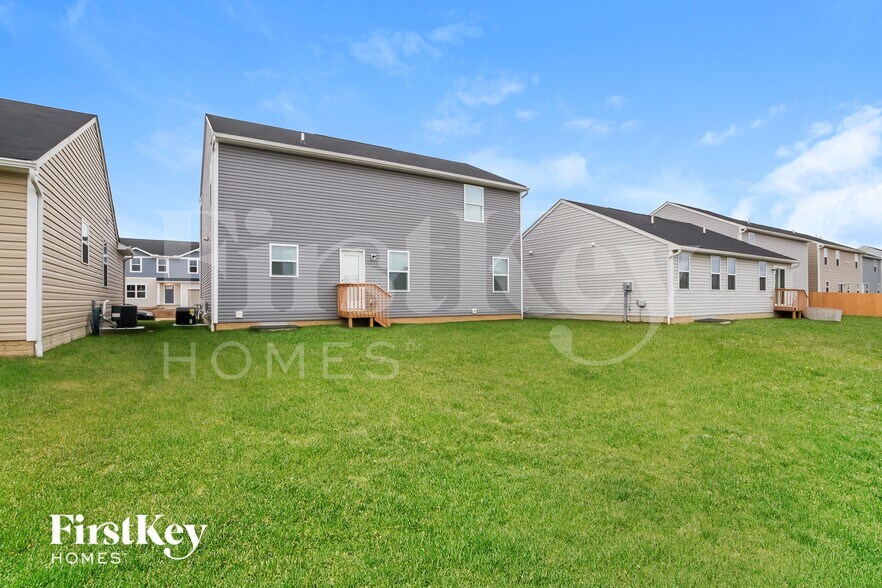 Building Photo - 1952 Lake Crest Dr