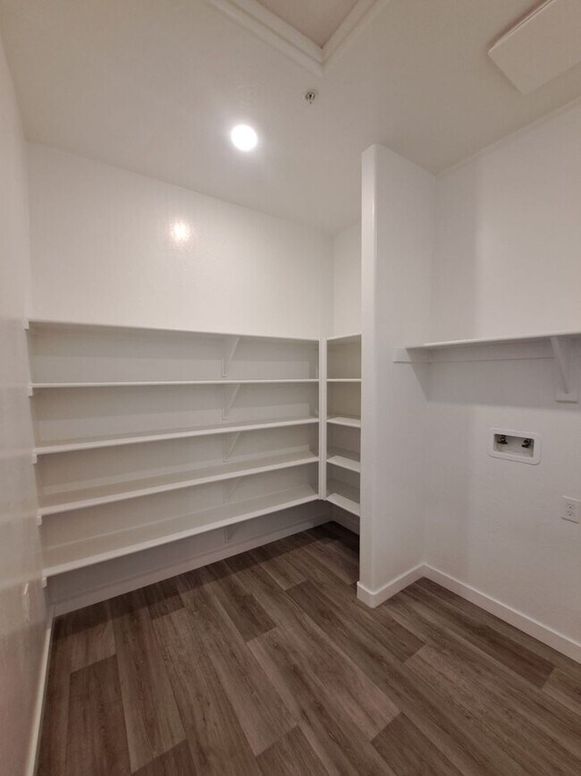 Building Photo - Beautifully Built Home! 3 bed, 2 bath