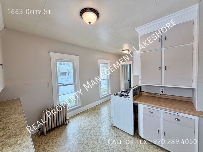 Building Photo - 1663 Doty St