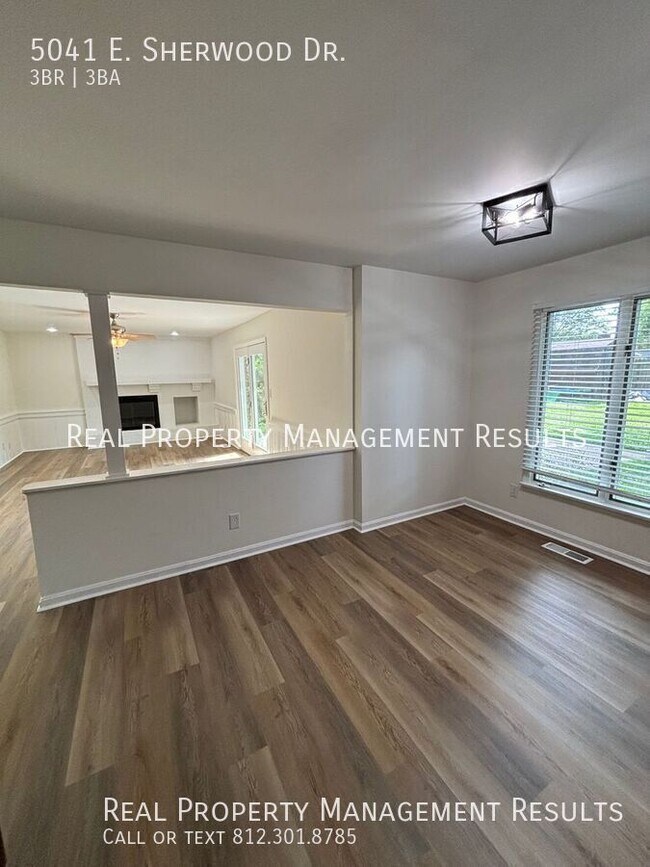 Building Photo - 5041 E Sherwood Dr