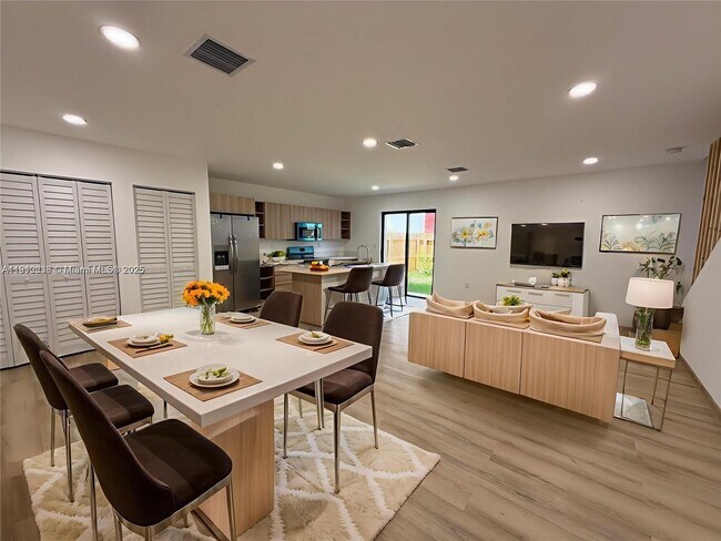 Building Photo - 936 NW 10th St