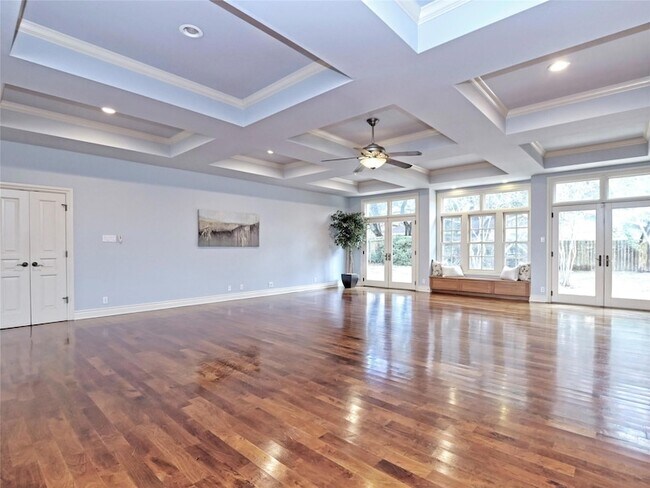 Building Photo - 6605 Mesa Dr