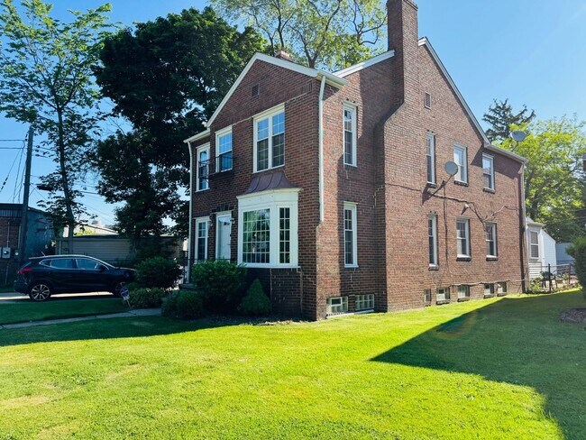 Building Photo - 3679 Warren Rd