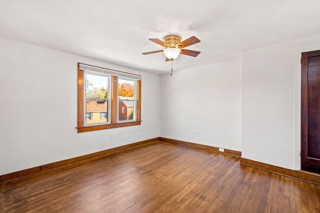 Building Photo - AVAILABLE SEPT 1ST!! GORGEOUS 3 BEDROOM IN...