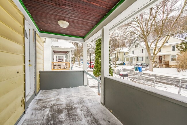 Building Photo - 3-Bed 2-Bath Single Family Home For Rent