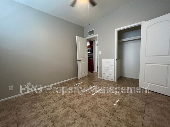 Building Photo - 906 S Mariana St