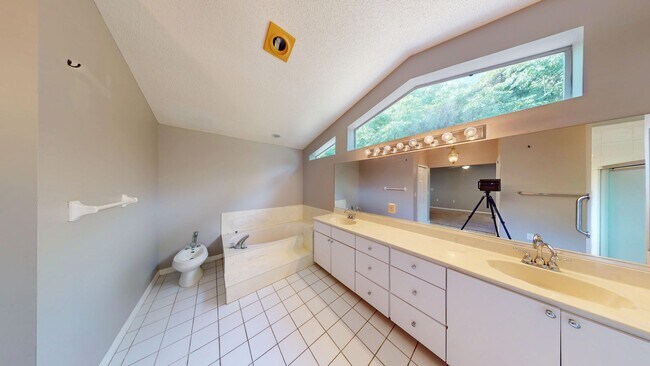 Building Photo - Large 3 bedroom 2 bath home in Deltona wit...