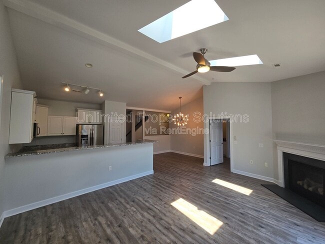 Building Photo - 339 Monlandil Dr