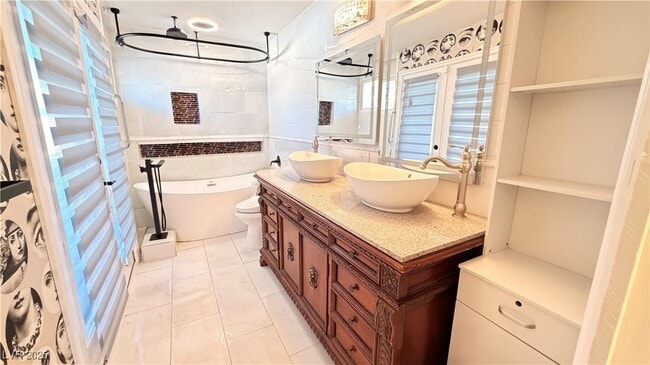 Building Photo - 1819 S Beverly Way