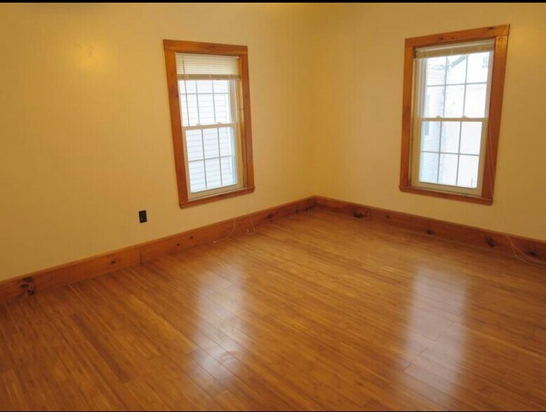 Building Photo - 90 Wallace St