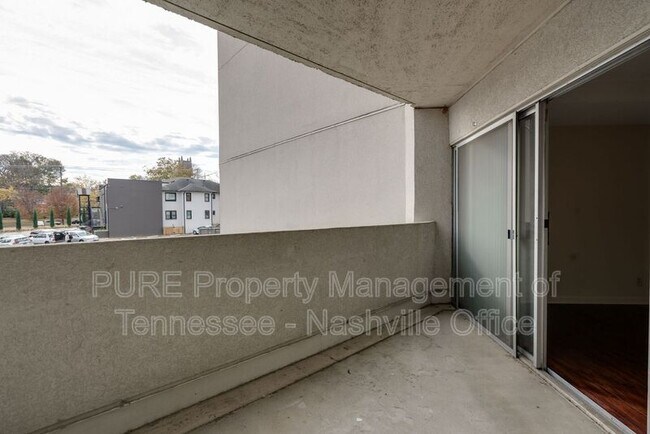 Building Photo - 900 19th Ave S