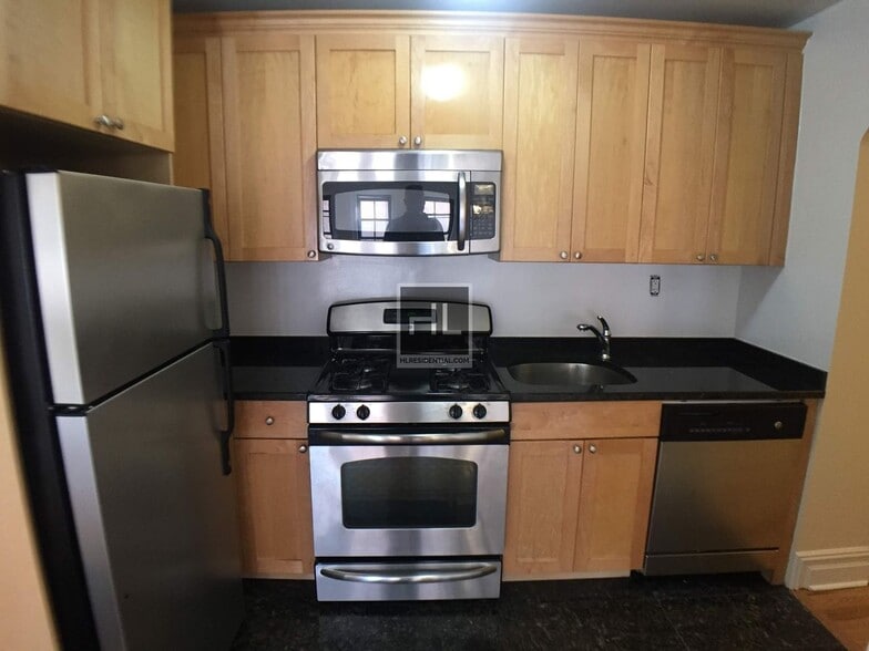 Building Photo - Christopher Street