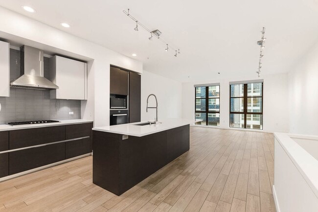 Building Photo - 615 E Pike St