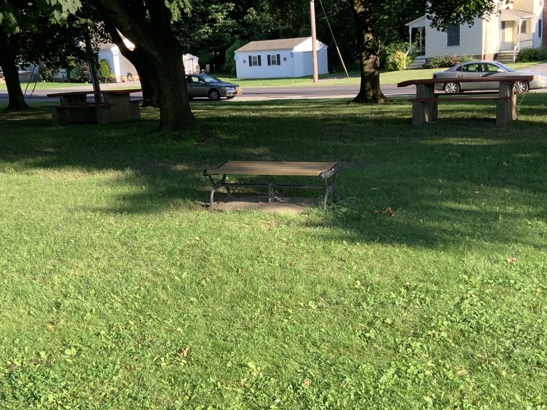 Building Photo - 4444 Main St