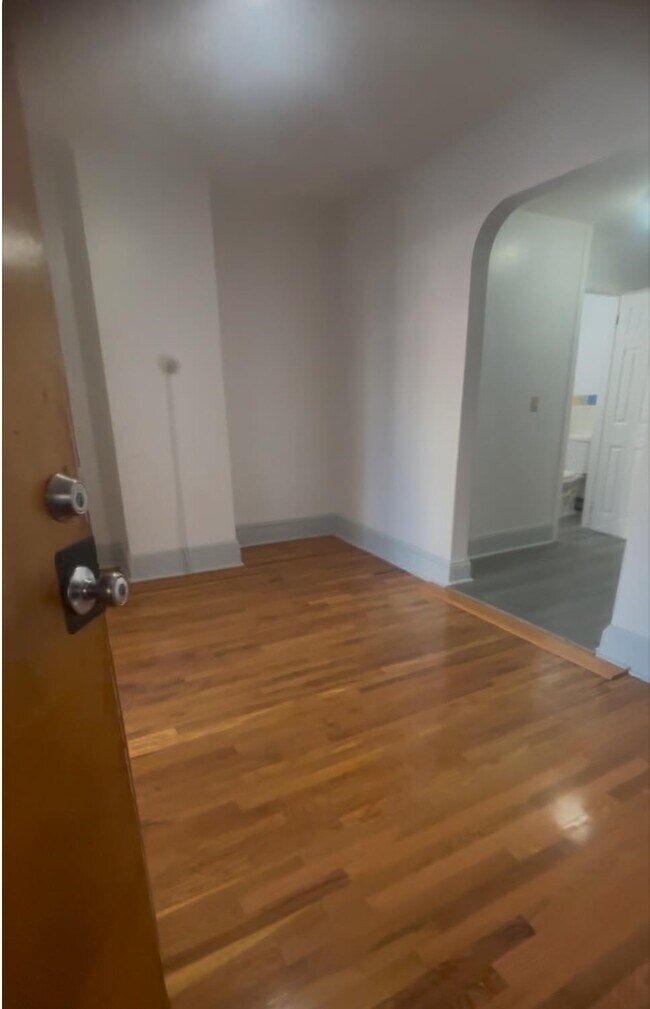 Building Photo - 417 19th St