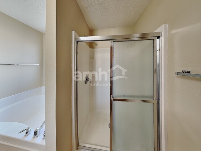 Building Photo - 5647 James Blair Dr