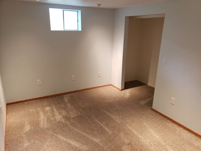 Building Photo - BEAUTIFUL HOME IN BROOMFIELD WITH FENCED IN YARD - AVAILABLE 8/6/26