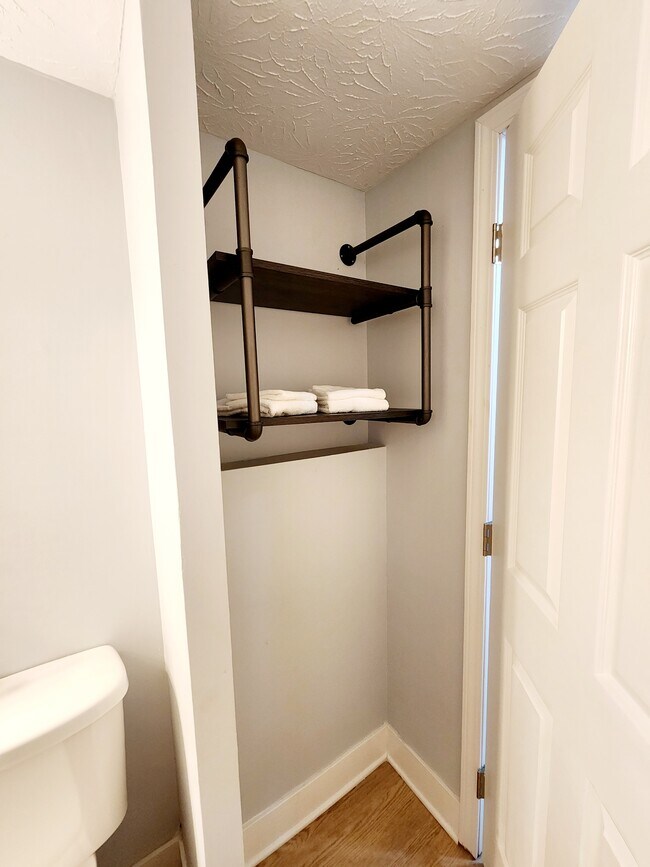 Building Photo - 213 Starlight Dr