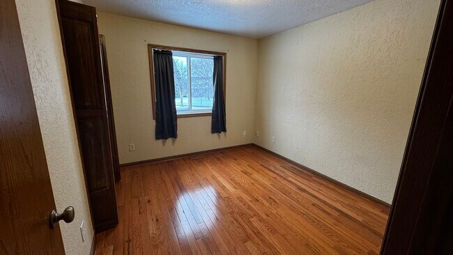 Building Photo - 8700 Loch Lomond Blvd