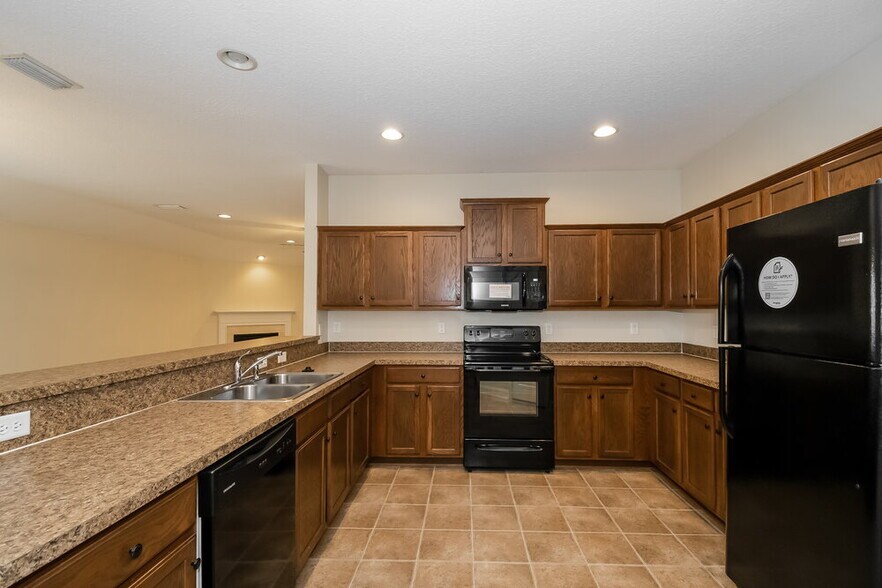 Building Photo - 12100 Hayden Lakes Cir