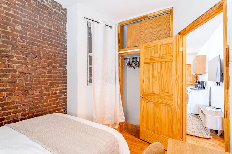 Building Photo - 338 W 39th St