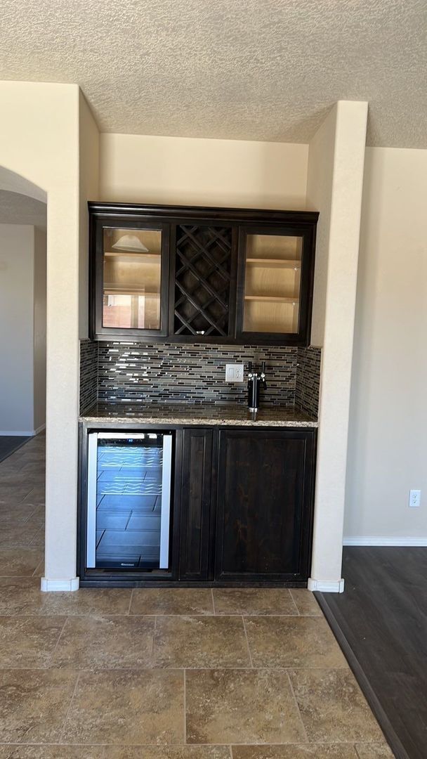 Building Photo - **Beautiful 4 Bedroom Home**Located in Lom...