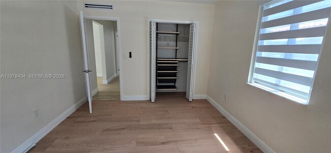 Building Photo - 2731 SW 29th Ave