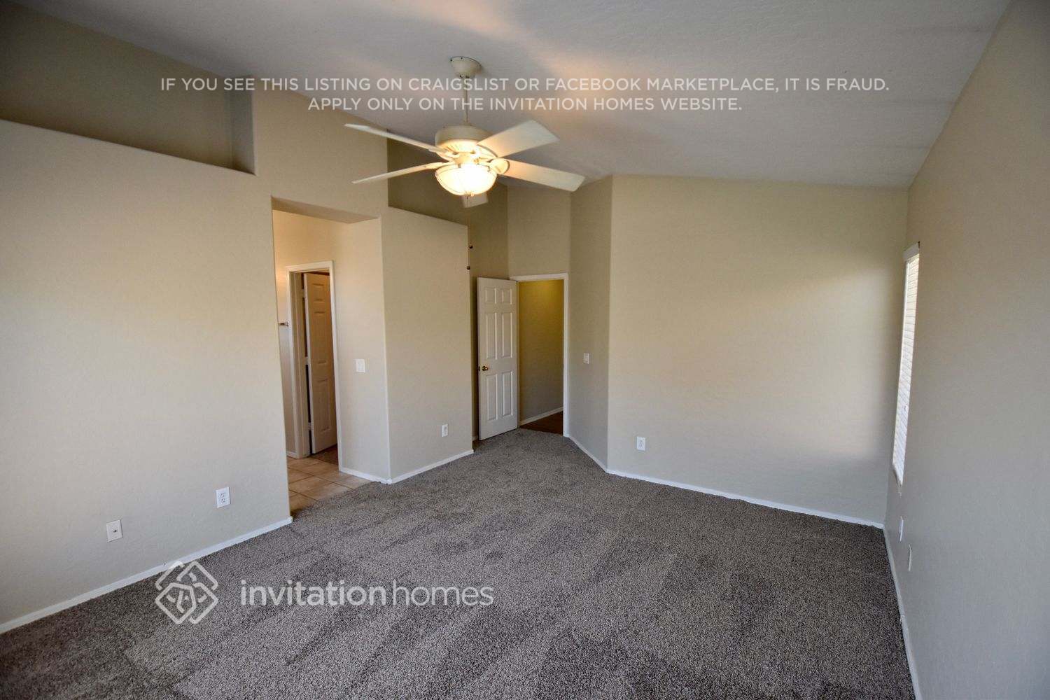 Building Photo - 668 E Cantebria Dr