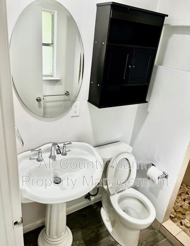 Building Photo - 4923 Creekmoor Dr