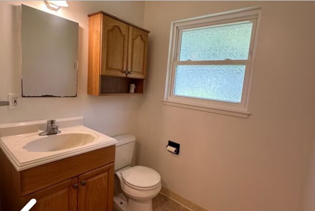 Building Photo - Coastal Living 3 bedroom home in the heart...