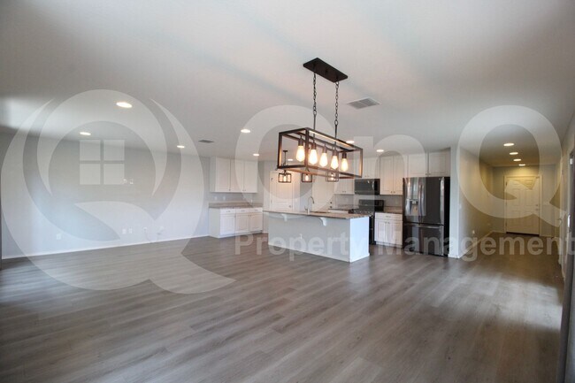 Building Photo - 16401 W Latham St
