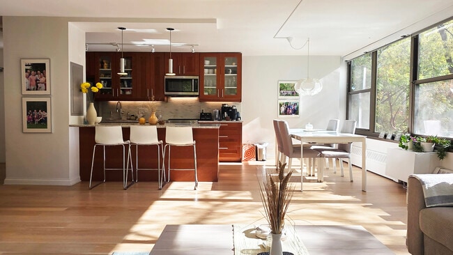 Building Photo - 360 W Wellington Ave