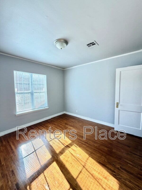 Building Photo - 1328 S Erie Ave