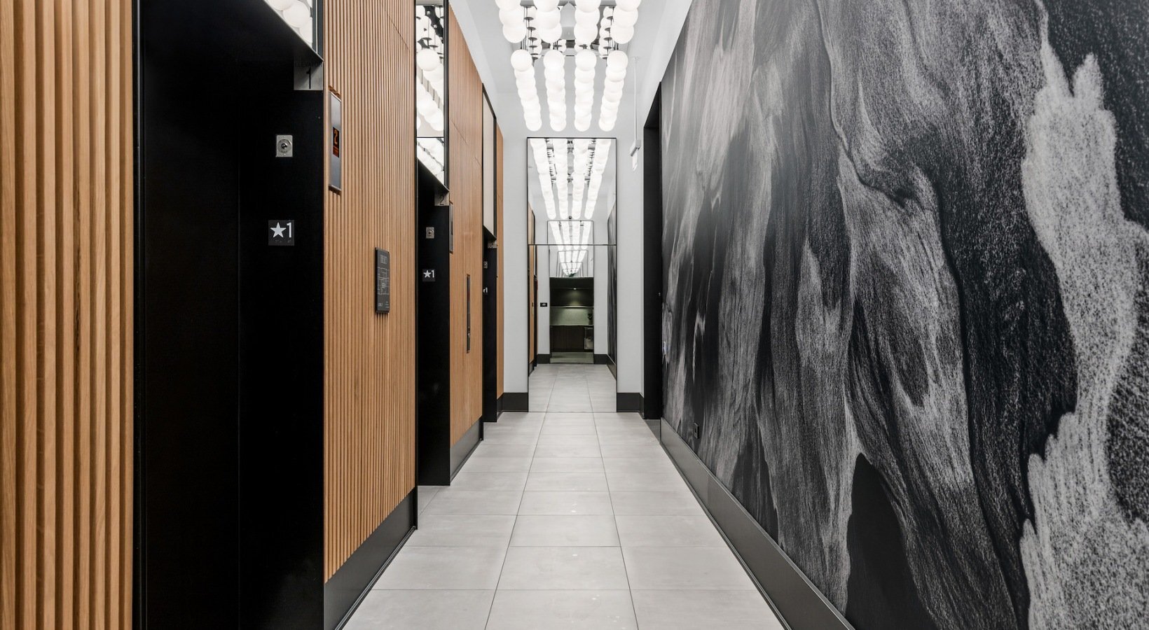 Building Photo - 749 N Wells St