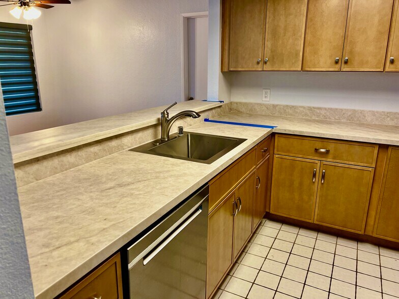 Building Photo - 4070 Rosenda Ct