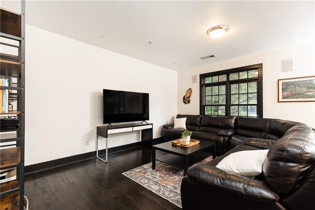 Building Photo - 1300 DeKalb Ave NE